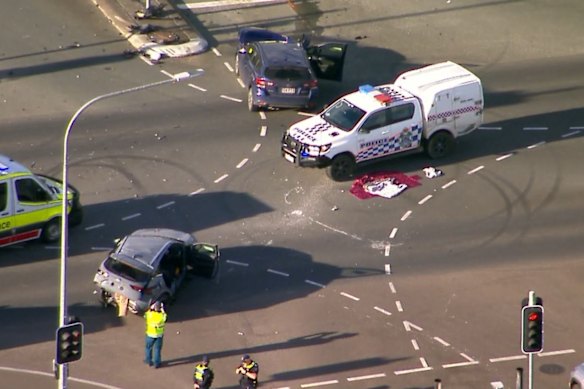 A station wagon and sedan crashed on Mount Lindesay Highway at Gleneagle on Monday afternoon.