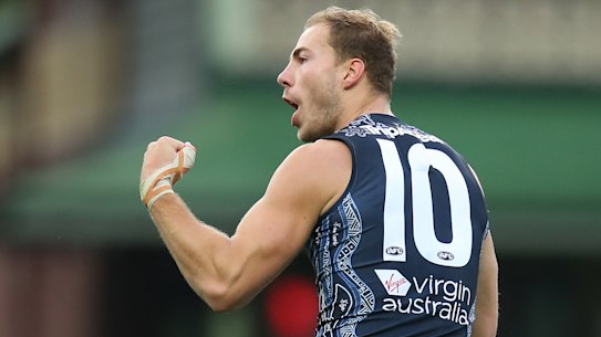 Drop punt or around the corner? Cartlon spearhead Harry McKay.