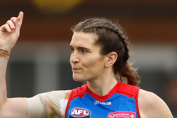 Kirsten McLeod has spoken about losing her vision while driving on a freeway after concussion sustained during a VFLW game. 
