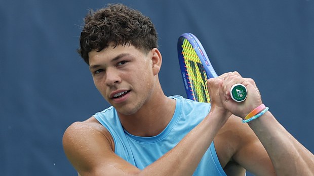 Shelton in action on the practice courts