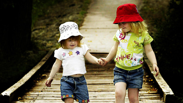 In everyday life, effects that are the result of age have been attributed to birth order.
