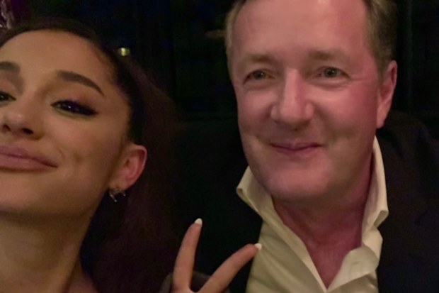 Piers Morgan, Ariana Grande'yi savunarak beklenmedik bir paylaşımda bulundu.