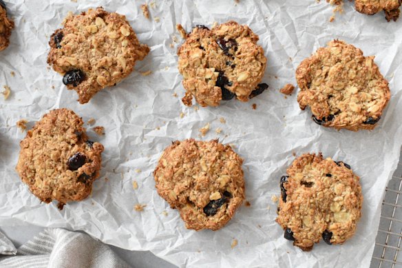 recipes Oat, dried cranberry and walnut cookies.