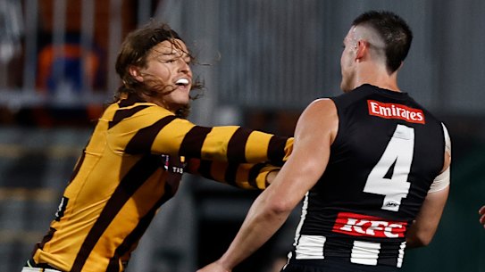 Jack Ginnivan and Brayden Maynard have a disagreement.