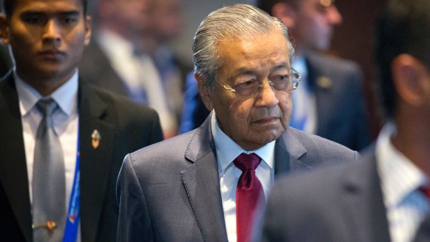 Mahathir Mohamad has blocked the sale of Malaysian sand to Singapore, which is using the sand for its expansion.