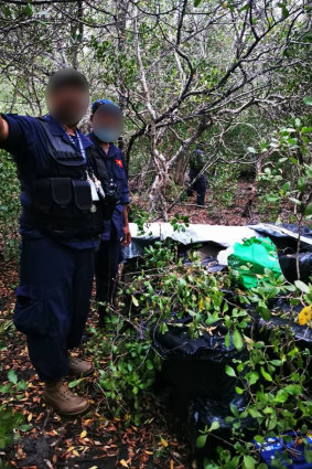 Police found what they believe was cocaine hidden away in PNG after a plane crash. 