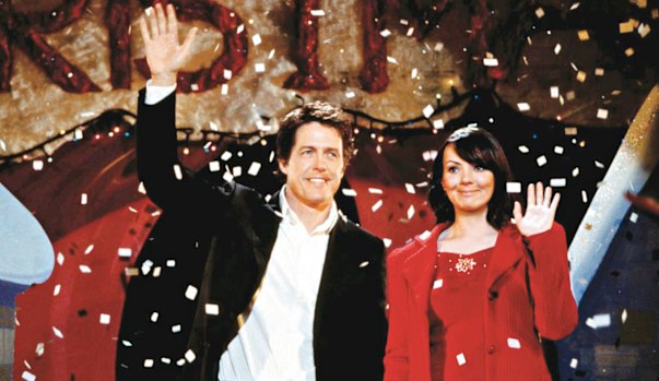 Hugh Grant, como o primeiro-ministro britânico, e Martine McCutcheon, como Natalie apaixonada, na verdade.