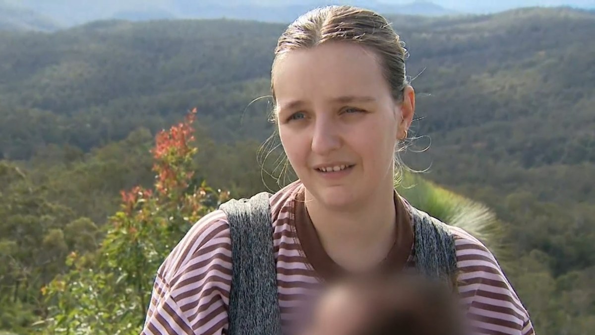 Sister of missing Queensland mum urges people to keep looking for her
