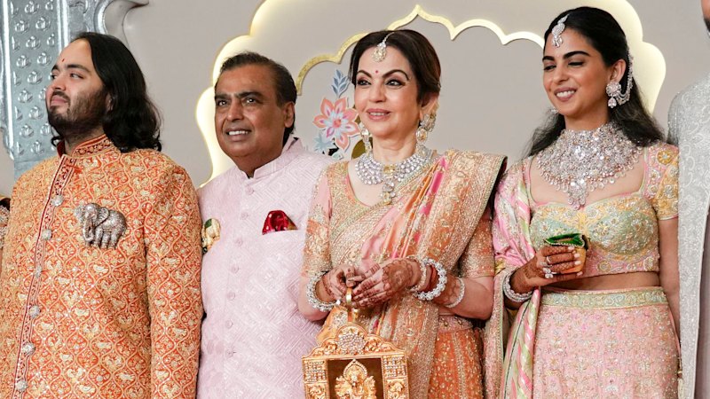 Indijski milijarder Mukesh Ambani se sooča s pritiski zaradi ruske nafte
