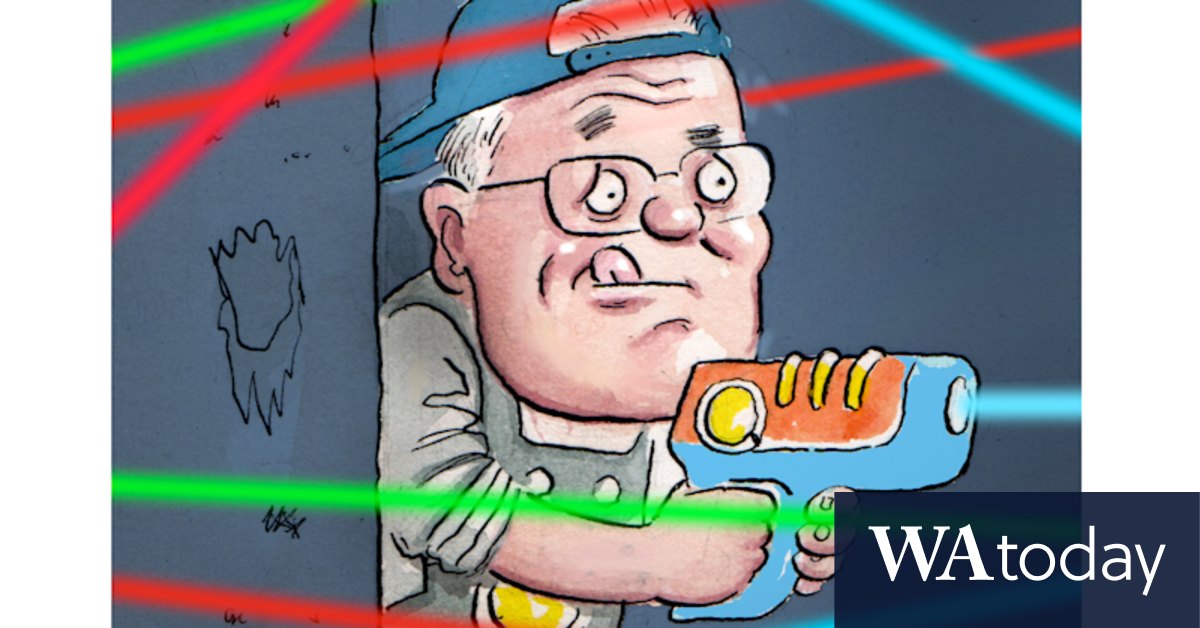 Strike!: ScoMo hosts bowling and laser tag for the press pack - Vimarsana News