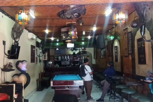 Paul Dougan, Kuta'daki One Tribe Bar'da saldırıya uğradı.