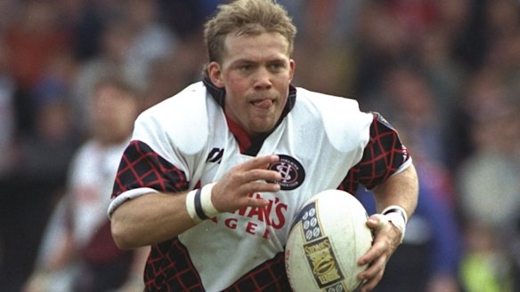 Bobbie Goulding playing for St Helens in 1997.