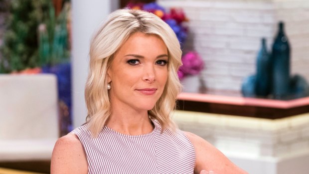 US morning show host Megyn Kelly has apologised for suggested blackface is OK.