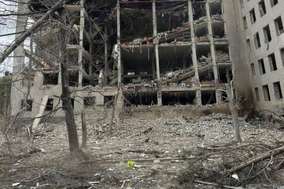 The Russian army launched a missile attack on an educational institution and a nearby hospital in Poltava on Tuesday.