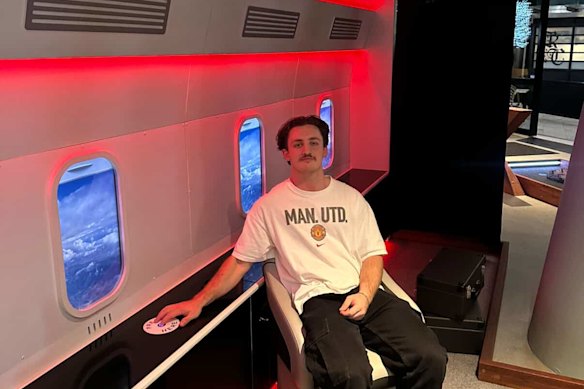 O criador de conteúdo de mídia social Jon Wyeth cria conteúdo que mostra todos os lados de Brisbane.