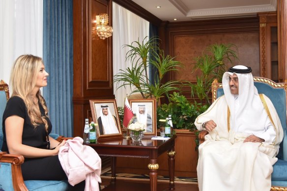 Eva Kaili, Katar Çalışma Bakanı Dr Ali bin Samikh Al-Marri ile bir araya geldi.