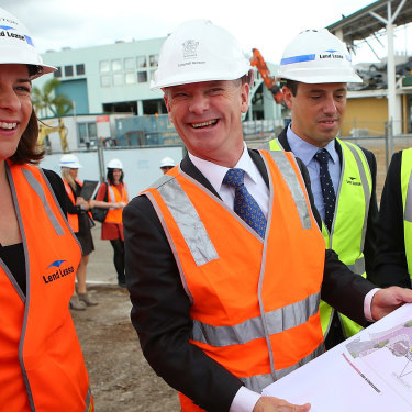 Then-premier Newman Campbell with future LNP leader Deb Frecklington in 2014.