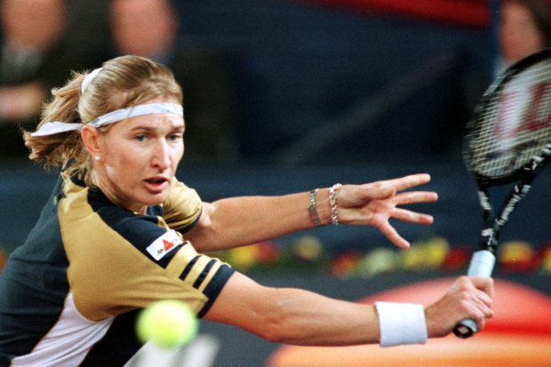 Steffi Graff finished her tennis career with 22 major singles titles.