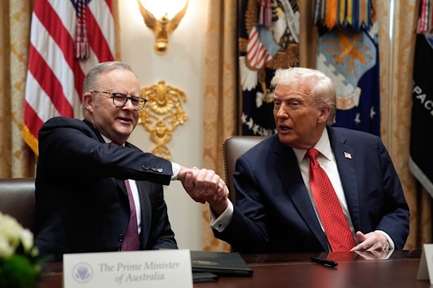 O presidente dos EUA, Donald Trump, e o primeiro-ministro australiano, Anthony Albanese, em outubro. Scaramucci diz que Albo “jogou bem” com Trump.