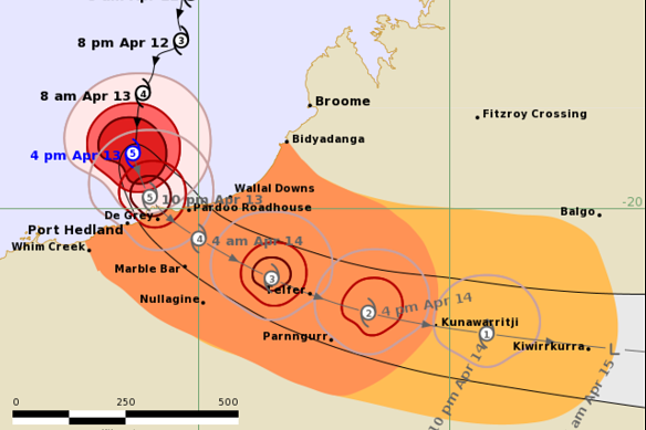 The cyclone tracking towards the WA coast. Tracking map published at 4.12pm. 