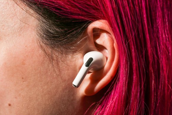 A US man has warned of the risks from wearing earbuds overnight.