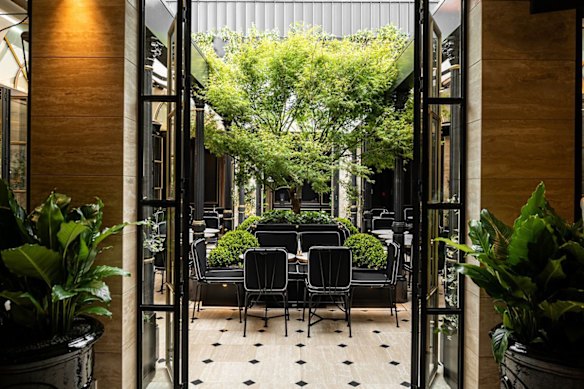 A steel-clad top level encloses the more informal terrace.