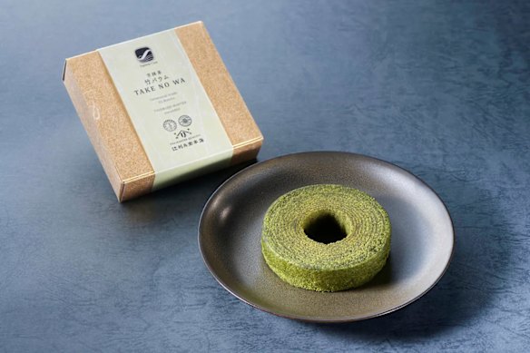 Complimentary treats include cakes made from Uji matcha.