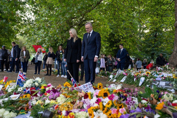 Prime Minister Anthony Albanese and his partner, Jodie Haydon, in Green Park, London.