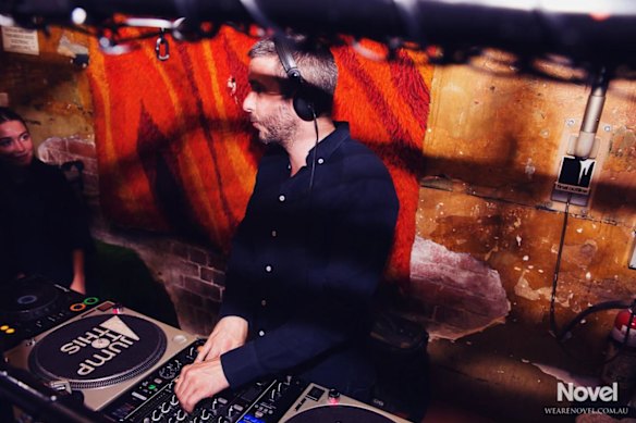 Mike Callander in the cage at Revolver Upstairs in 2013, with now-wife Annie looking on.
