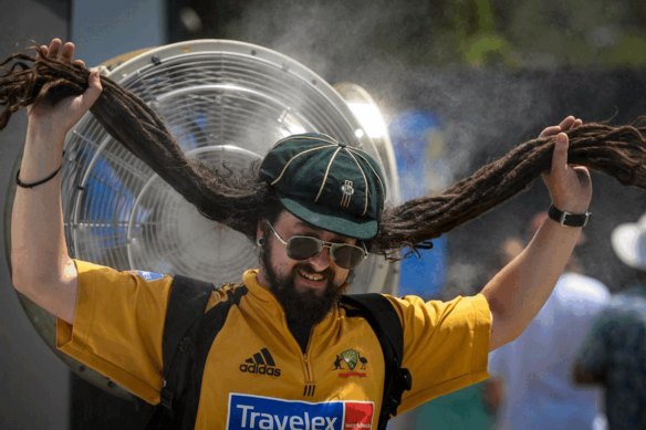 Fans cool off after scorching temperatures halted play at the outside courts at the Australian Open on Tuesday, and as fires broke out in parts of Melbourne.