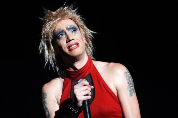 iOTA as Hedwig in 2007.