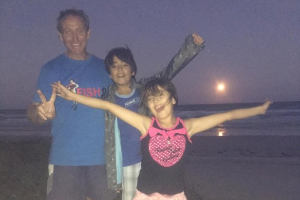 Scott Ellis with his two children, Myra and Telena.