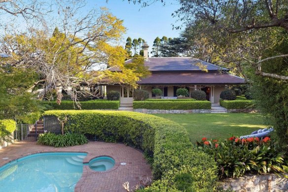 The Georgian colonial-style Kirkoswald House has sold to near neighbours for about $17.5 million.
