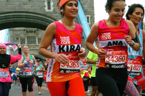Musician Kiran Gandhi (at left) ran a 2015 marathon “free-bleeding”.