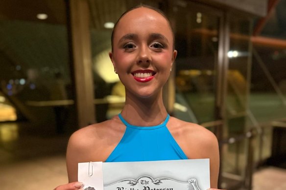 Emma McHardy (dança) foi uma das cinco alunas do Bethany College que passaram em um curso no HSC este ano.