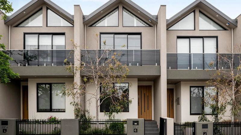 Rained-out buyers wrap up auction for $1.63m inner north home in minutes