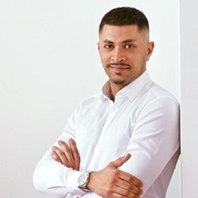 Adam Younes is a founder and co-owner of telehealth cannabis business Dispensed. AHPRA has banned him from dispensing medicinal cannabis.