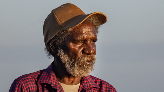 Aurukun artist Keith Wikmunea has won the top prize at the National Aboriginal and Torres Strait Islander Art Awards.