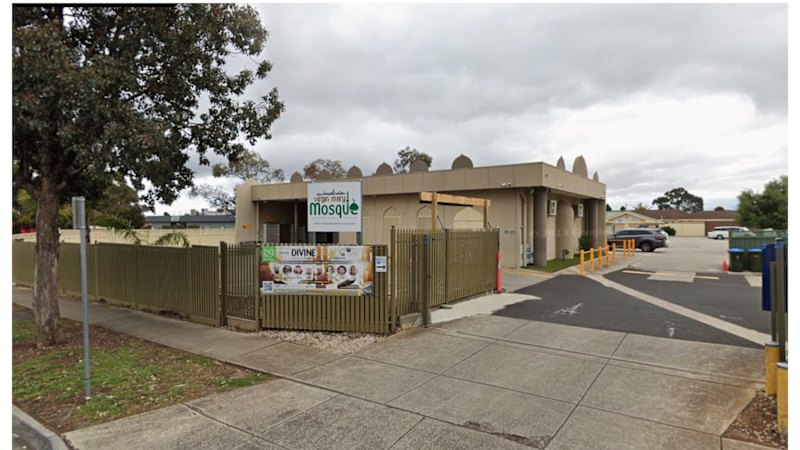 Mosque to host community meeting after Islamophobic graffiti