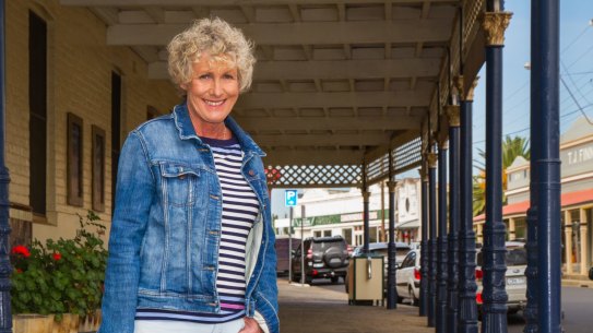 Heather Ewart has been wtaching Operation Buffalo, listening to ABC local radio and is looking forward to a beer with mates.