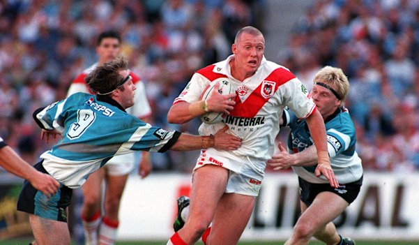 Craig Fitzgibbon playing for the Dragons in 1999.