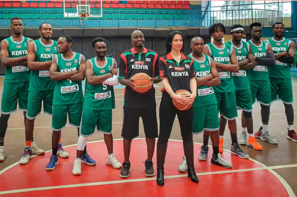 Liz Mills with the Kenya national team.