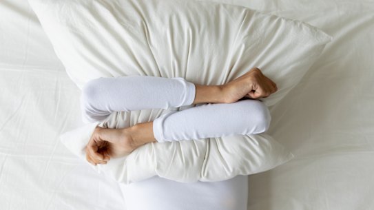 The relationship between our diet and our sleep is closely linked. 