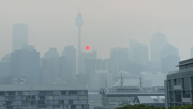 Sunrise over the Sydney CBD amid poor air quality due to bushfire smoke in December. 