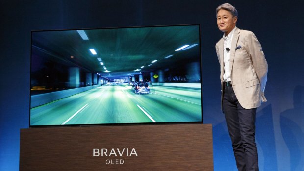Sony boss Kazuo Hirai with a 4K TV in 2017.