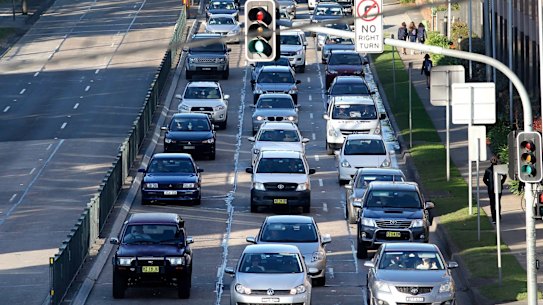 Public transport over tolls: Labor to scrap new motorway