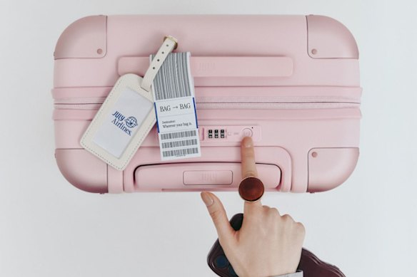 July has introduced CaseSafe, the world’s first TSA-approved, fully integrated trackable suitcase that has the tracking device built in.