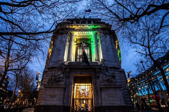 A Australia House em Londres estava vestida de verde e dourado para comemorar o Dia da Austrália.
