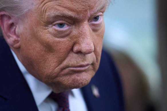 Pur elogiando le truppe britanniche, Donald Trump non si è scusato direttamente per i suoi commenti originali, né li ha ritrattati.