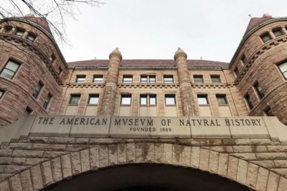Museu Americano de História Natural de Nova York, cenário do roubo de joias de Murph the Surf em 1964.
